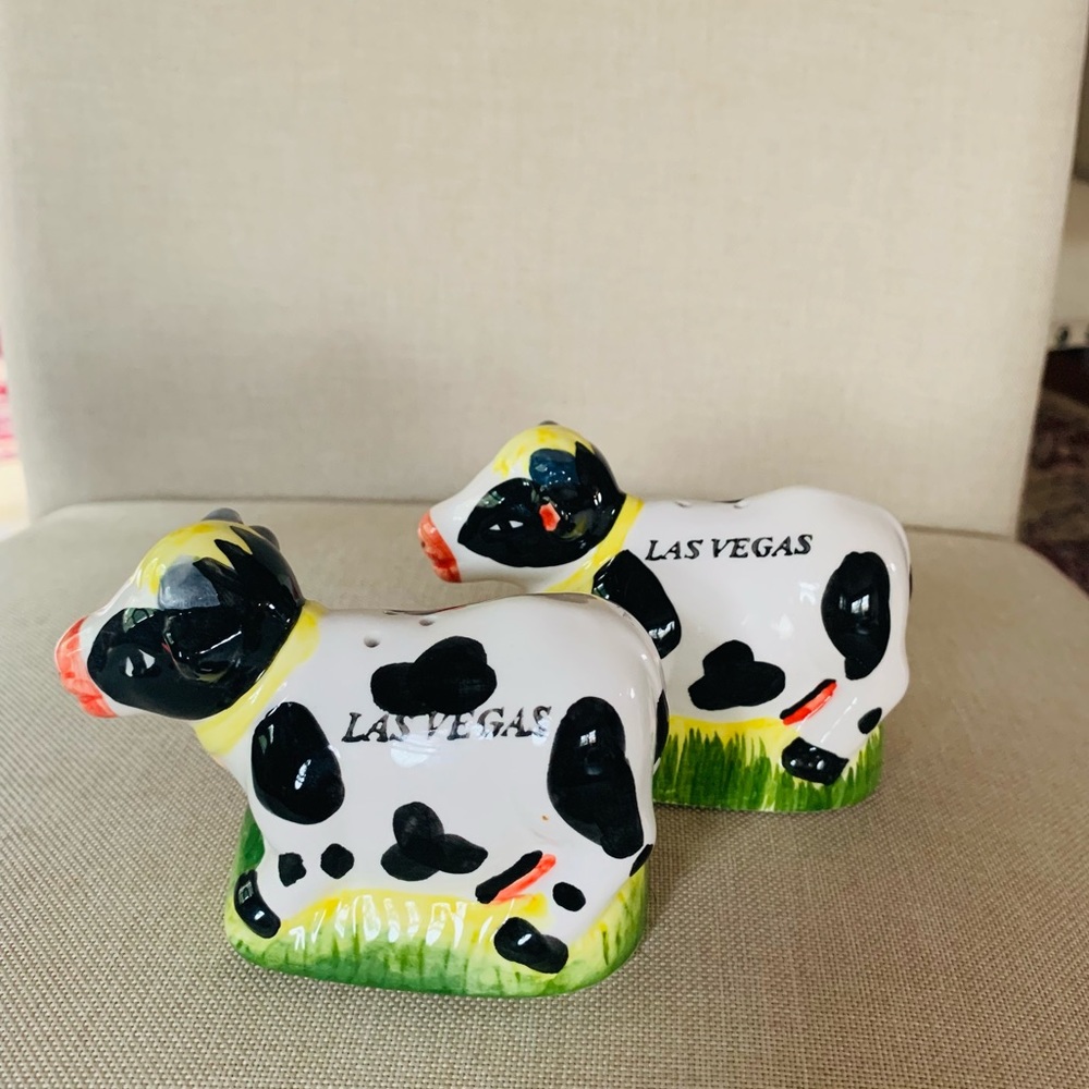 Farmhouse Salt and Pepper shakers 🧂🧂